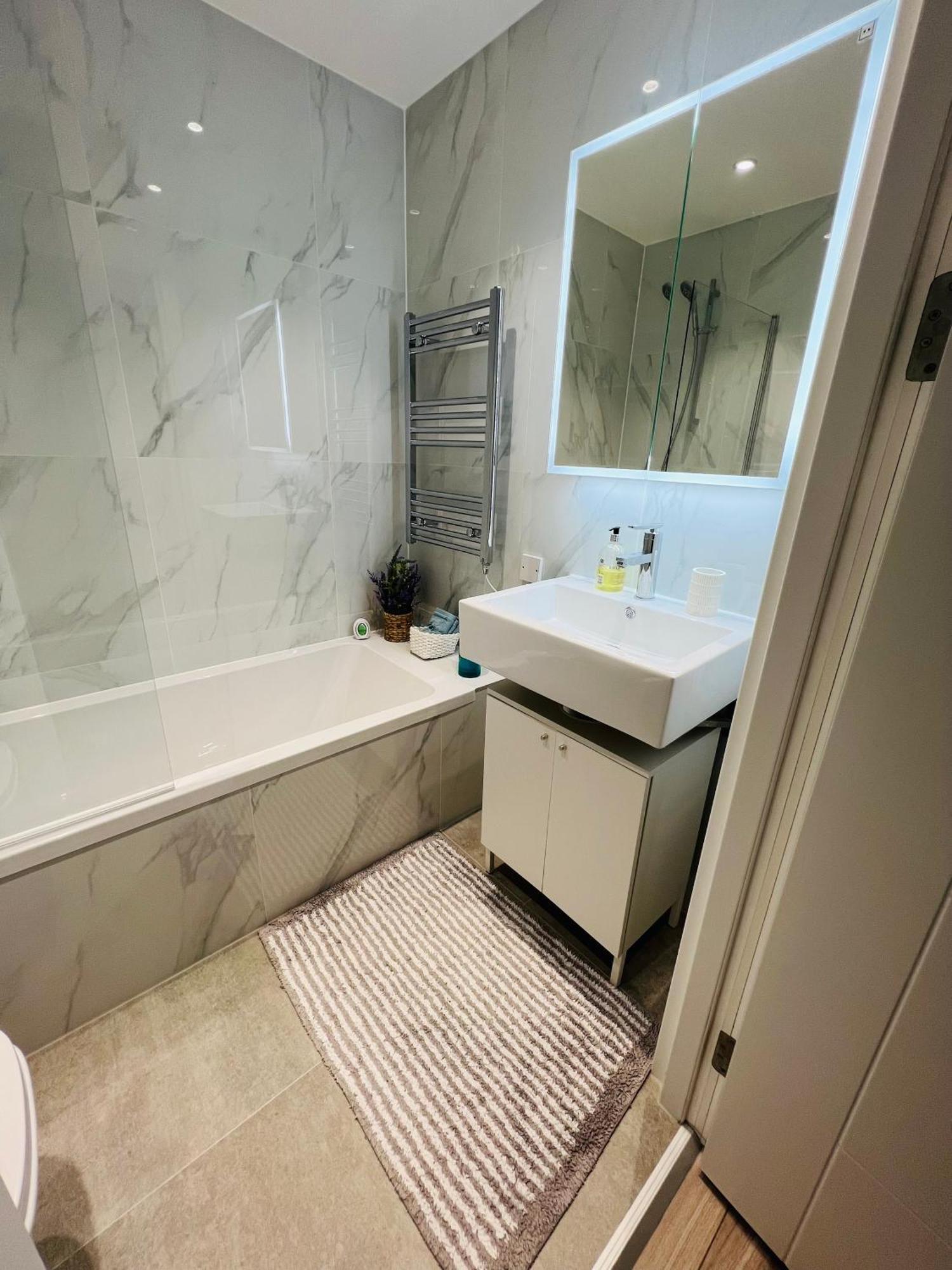 Stunning New Penthouse Apartment Саутенд-он-Си Экстерьер фото